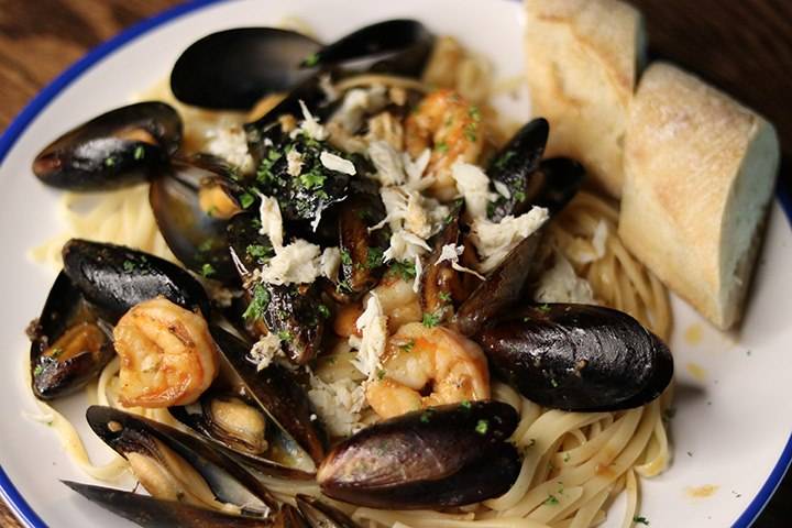 Barleys Backyard | restaurant | 408 York Rd, Towson, MD 21204, USA | 4108253980 OR +1 410-825-3980