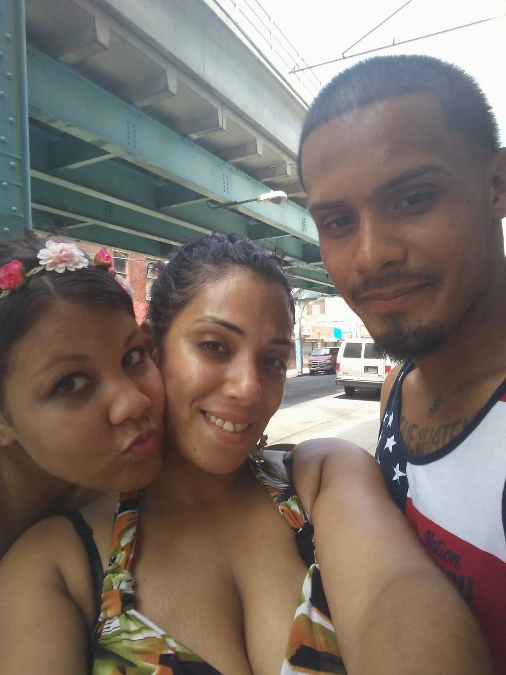 Stelios Pizza | restaurant | 2201 Emerald St, Philadelphia, PA 19125, USA | 2154278171 OR +1 215-427-8171