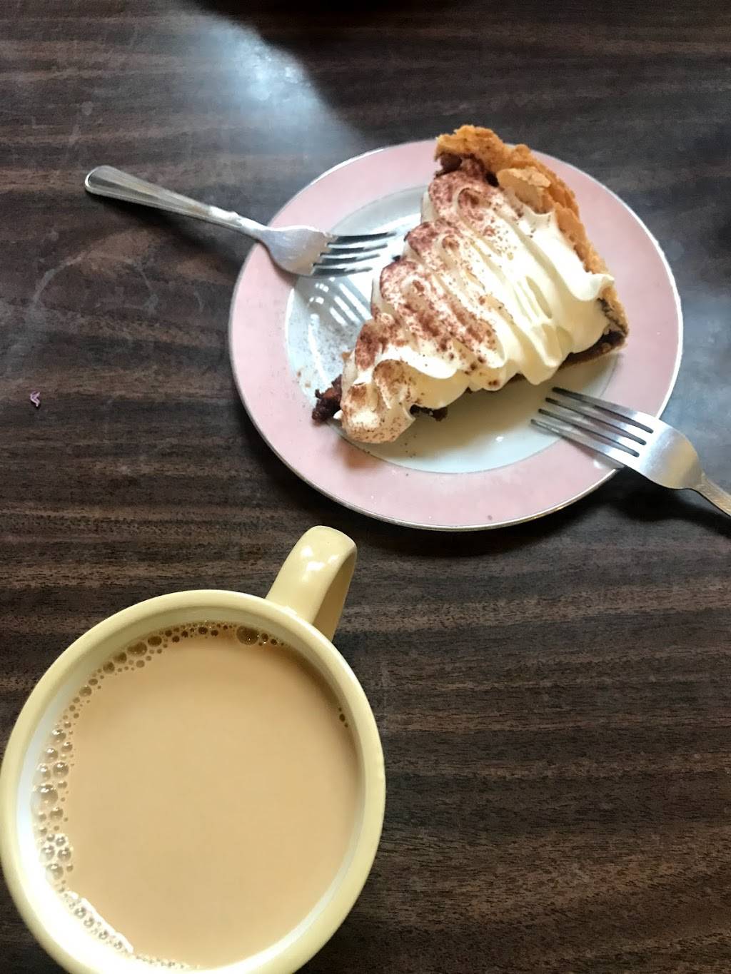 Armens Cafe | restaurant | 224 High St, Southampton, ON N0H 2L0, Canada | 5197973864 OR +1 519-797-3864