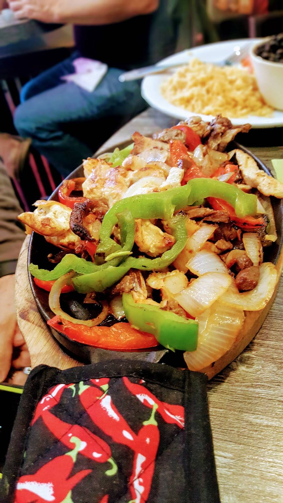 El Jacalito Grill | restaurant | 535 Pine Knot Ave, Big Bear Lake, CA 92315, USA | 9098663537 OR +1 909-866-3537