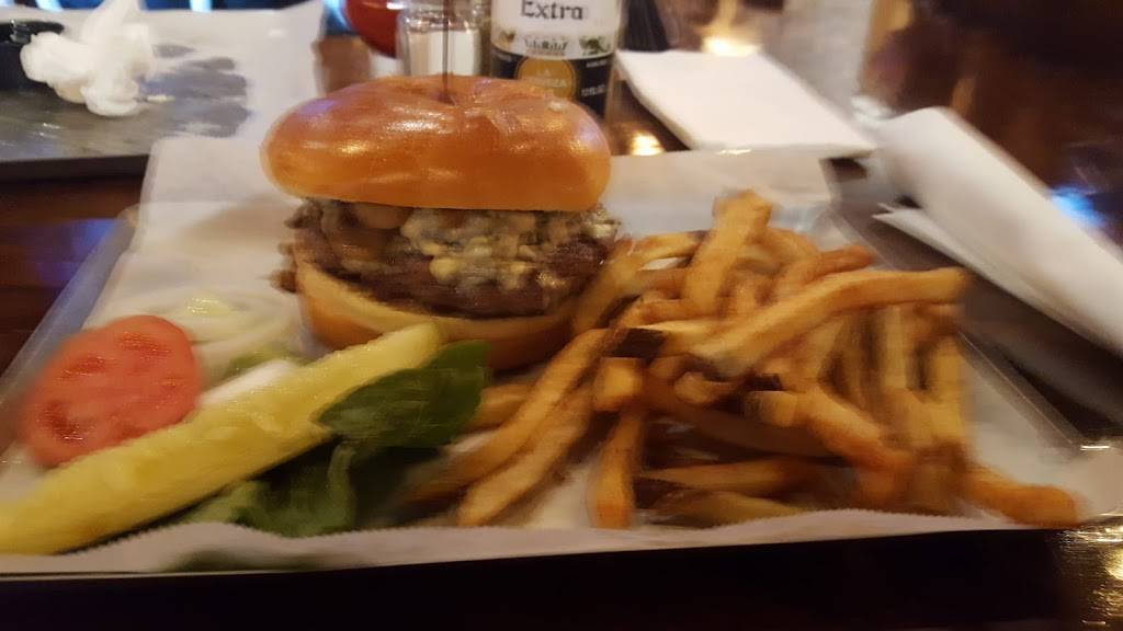 Burnt Barrel Social | restaurant | 508 Center Pkwy suite a, Yorkville, IL 60560, USA | 6308829116 OR +1 630-882-9116