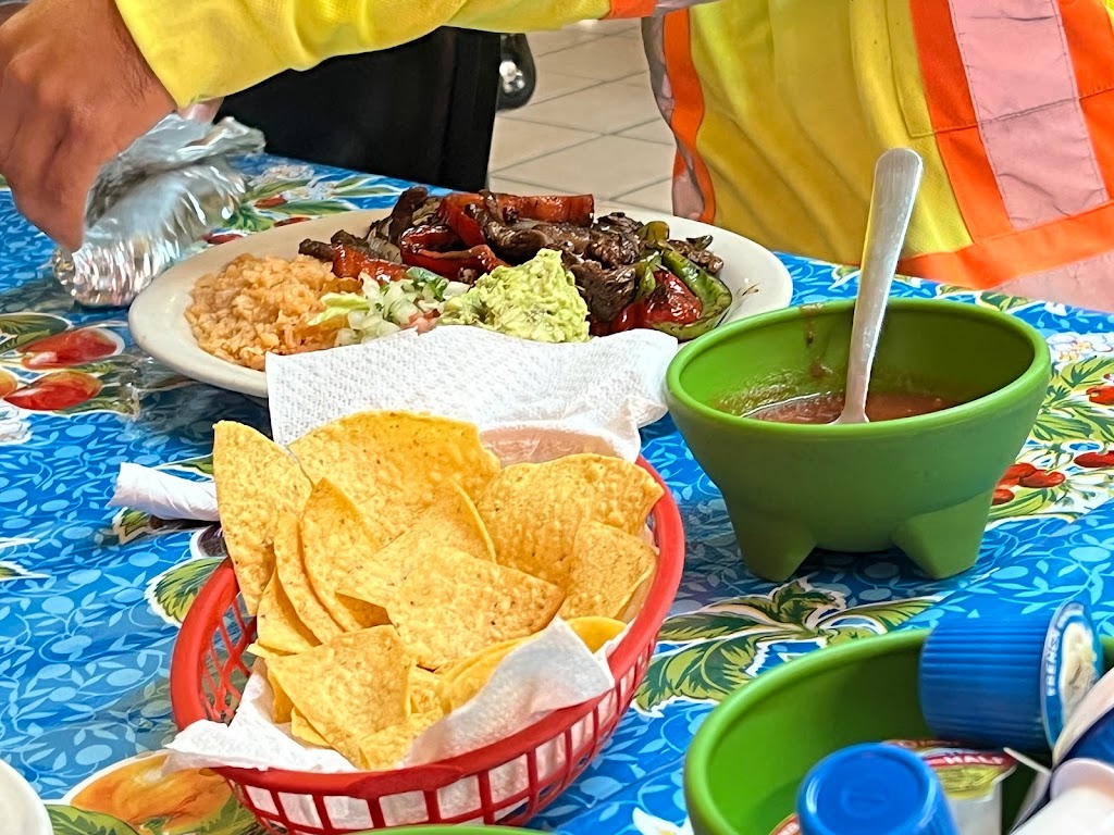 La Familia Restaurant | restaurant | 882 Grape St, Abilene, TX 79601, USA | 3256759919 OR +1 325-675-9919