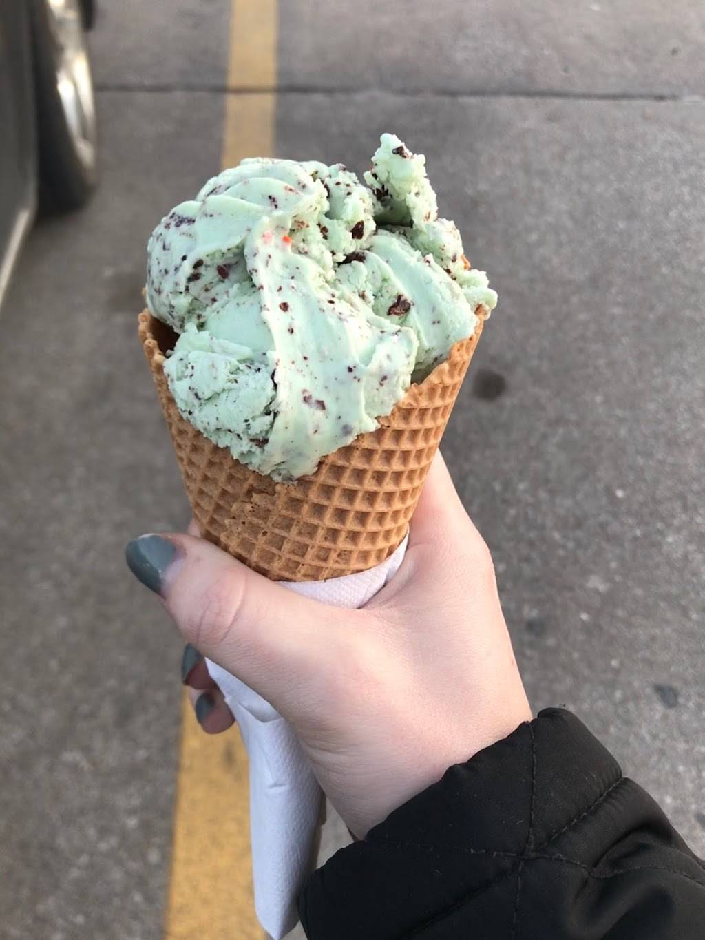 Braums Ice Cream & Burger Restaurant | restaurant | 604 N Glenstone Ave, Springfield, MO 65807, USA | 4178311041 OR +1 417-831-1041