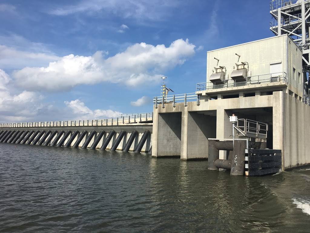 Captain dREs Crabbin Experience | restaurant | 2471 Paris Rd, New Orleans, LA 70129, USA | 5043399072 OR +1 504-339-9072