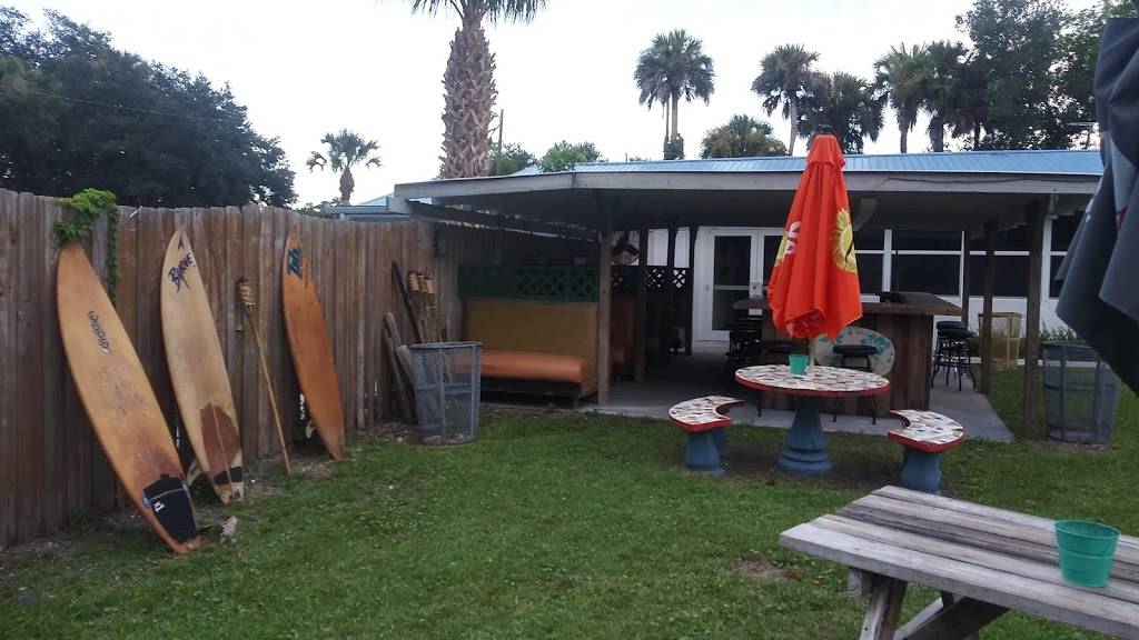 Gators Roadside Grill | restaurant | 1301 Canal St, New Smyrna Beach, FL 32168, USA | 3864104084 OR +1 386-410-4084