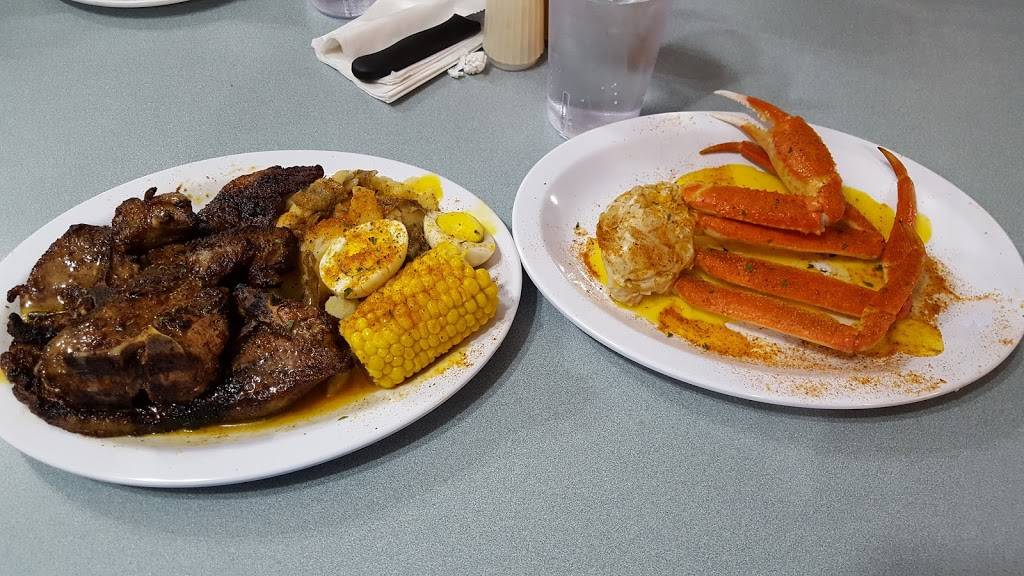 Crab House | restaurant | 19721 W Seven Mile Rd, Detroit, MI 48219, USA | 3135351400 OR +1 313-535-1400