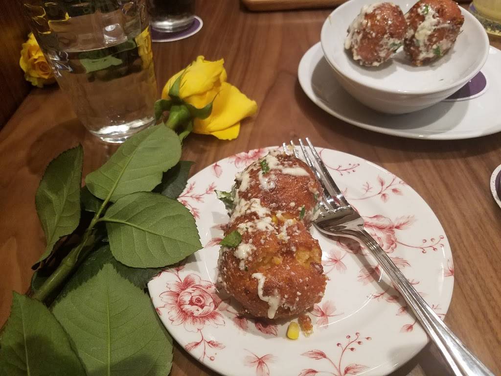 Shaquilles | restaurant | 800 W Olympic Blvd Suite A150, Los Angeles, CA 90015, USA | 2137467427 OR +1 213-746-7427