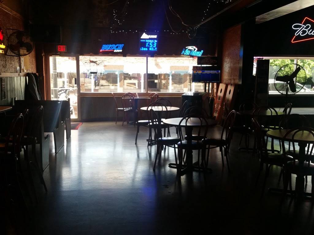 Pups 212 Bar & Grill | restaurant | 212 E Main St, West Frankfort, IL 62896, USA | 6189322225 OR +1 618-932-2225