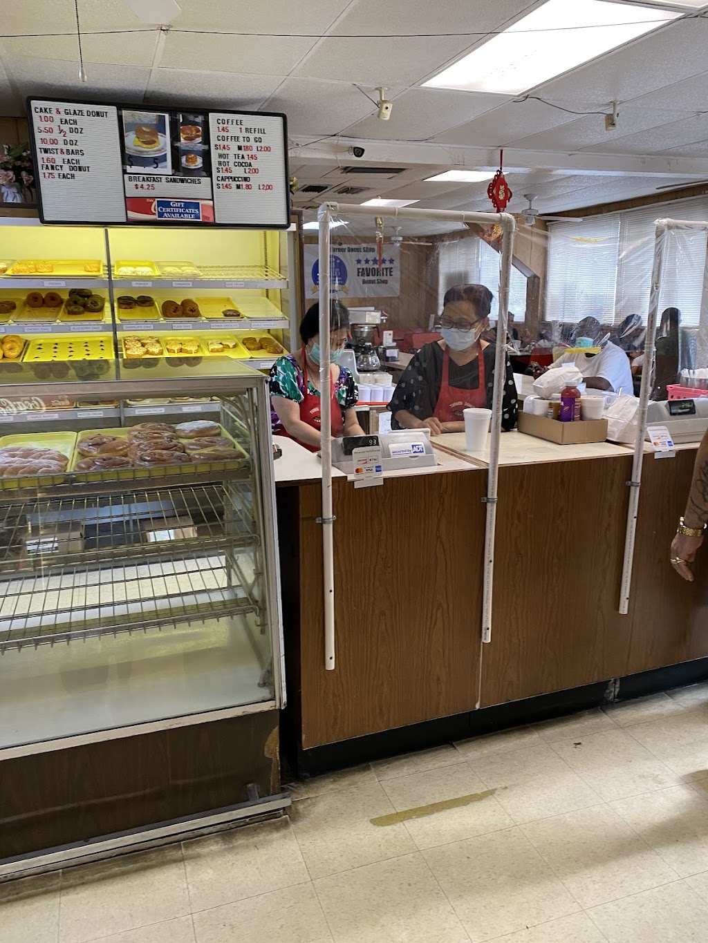 Turner Donut Shop | bakery | 902 9th Ave W, Bradenton, FL 34205, USA | 9417467909 OR +1 941-746-7909