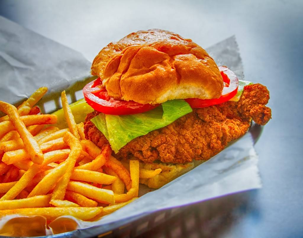 wingz n thingz | restaurant | 170 McCrae Rd, Fall River, WI 53932, USA | 9204846110 OR +1 920-484-6110