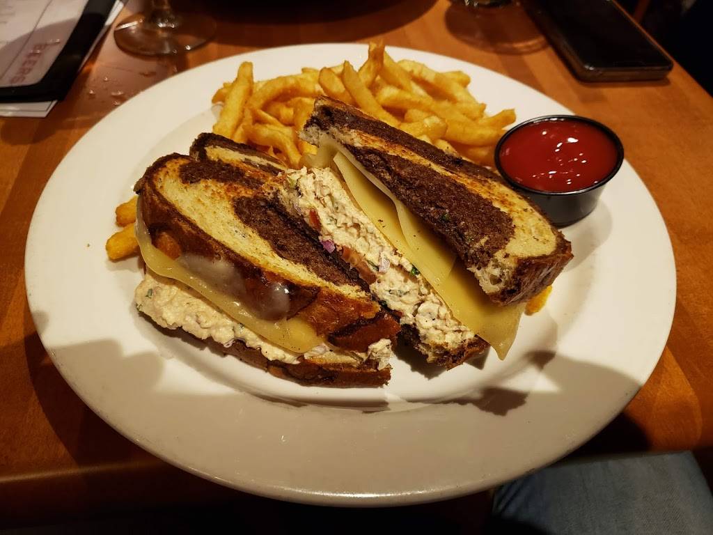 Noon Hill Grill | restaurant | 530 Main St, Medfield, MA 02052, USA | 5083599155 OR +1 508-359-9155