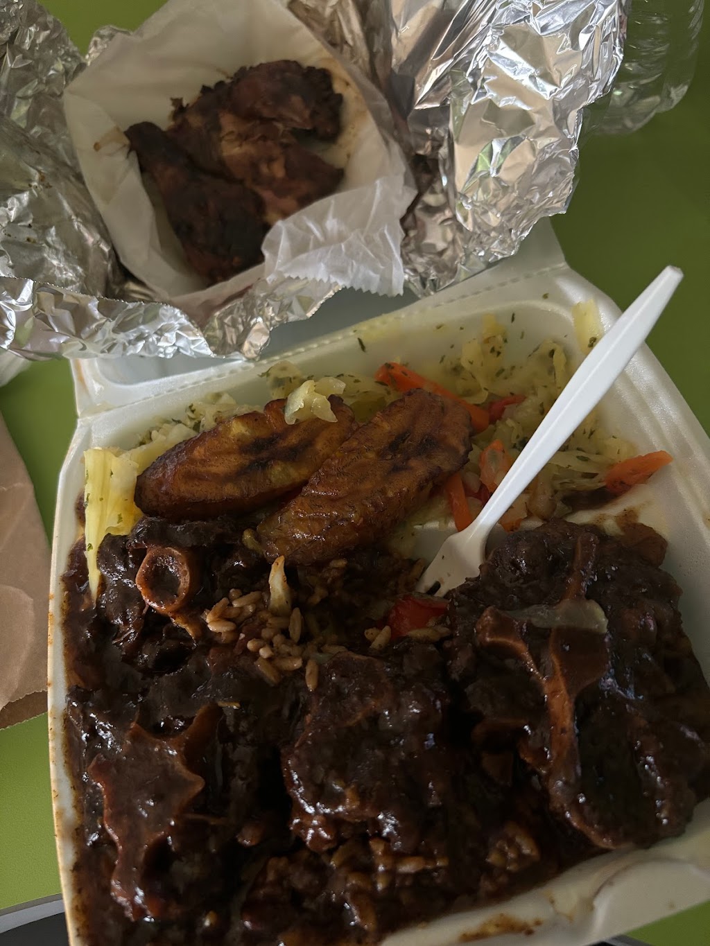 Irie jerk hut 4 | restaurant | 311 W 79th St, Chicago, IL 60620, USA | 7738912460 OR +1 773-891-2460