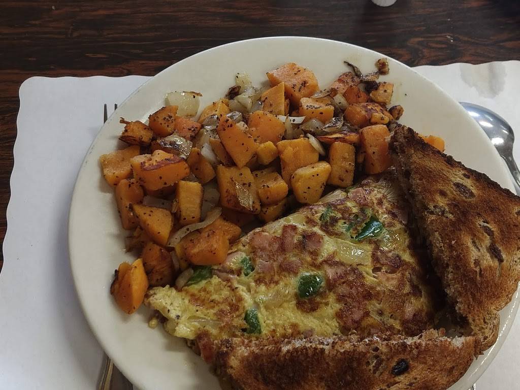 One Family Diner | restaurant | 260 Bowdoin St, Dorchester, MA 02122, USA | 6174361577 OR +1 617-436-1577