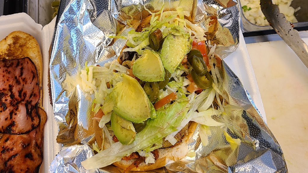 Food truck tacos chihuas | restaurant | 1958 S 13th St, Omaha, NE 68108, USA | 7123556960 OR +1 712-355-6960