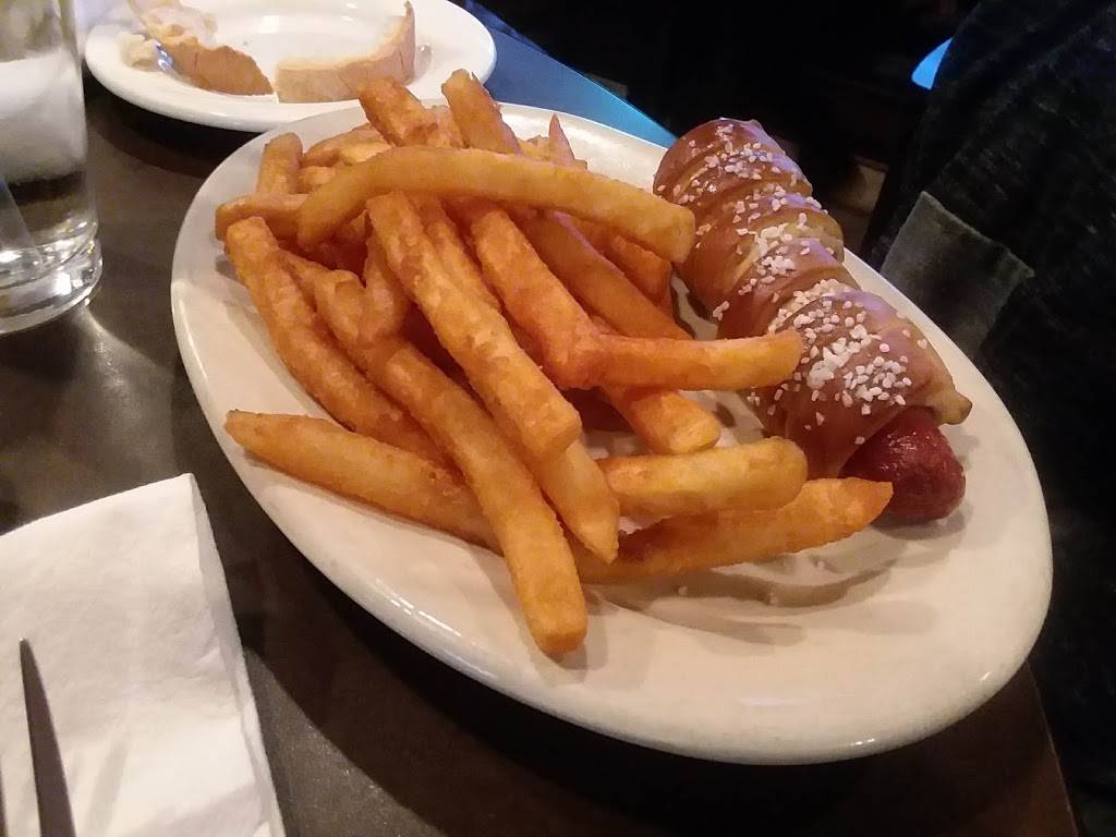 Fiorentinos Italian Restaurant | restaurant | 500 Airport Rd, Lititz, PA 17543, USA | 7175696732 OR +1 717-569-6732