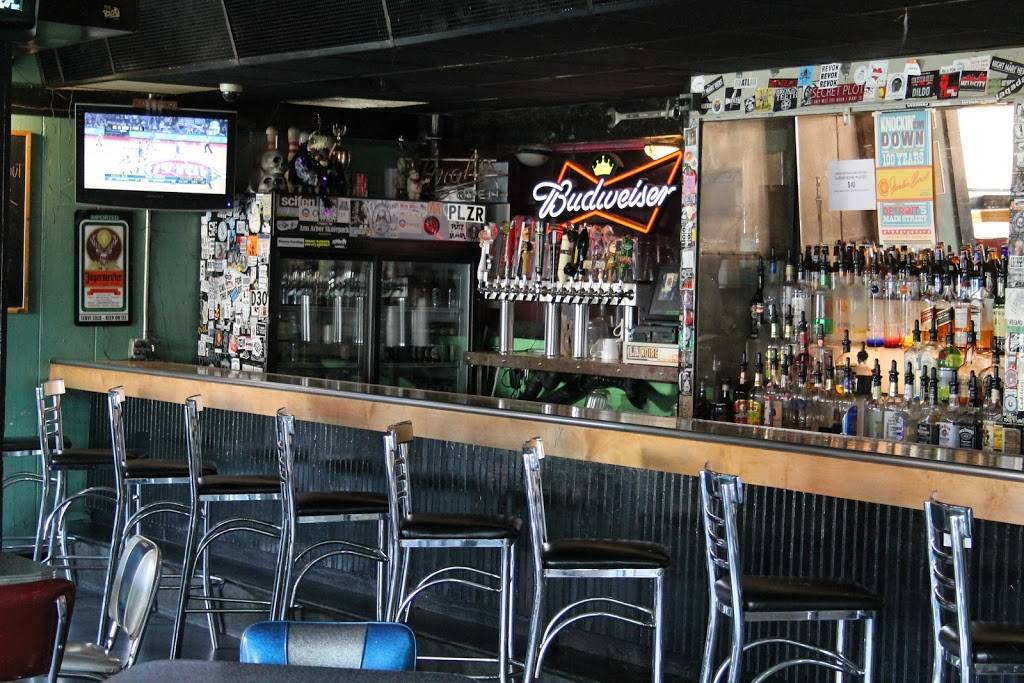 Sgt. Pepperonis Pizzeria & Deli | restaurant | 4120 Woodward Ave, Detroit, MI 48201, USA | 3138337272 OR +1 313-833-7272