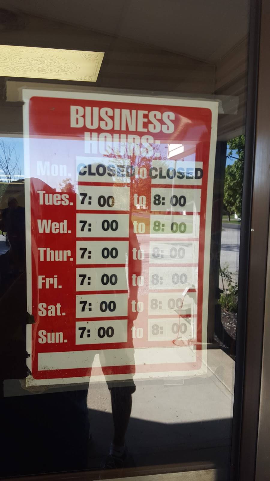 Floras Family Restaurant | restaurant | 206 N Sycamore St, Flora, IN 46929, USA | 5749673015 OR +1 574-967-3015