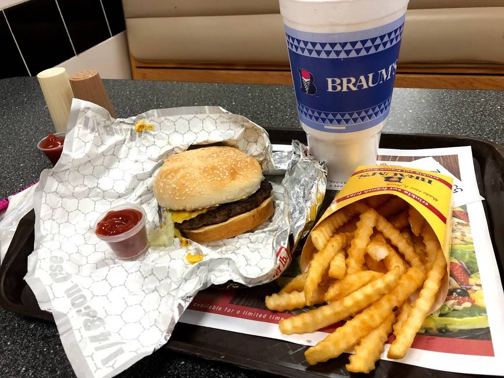 Braums Ice Cream & Burger Restaurant | restaurant | 3201 NE 2nd St, Mineral Wells, TX 76067, USA | 9403281672 OR +1 940-328-1672