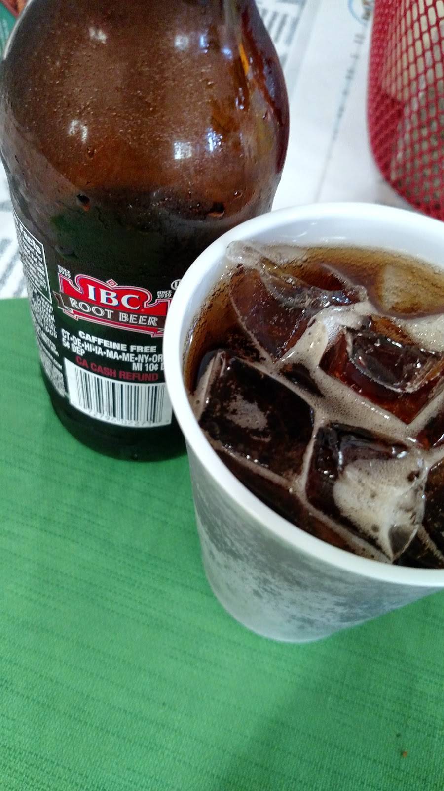 South Side Ice Yacht Club | restaurant | 1842 S Main St, Oshkosh, WI 54902, USA | 9202354470 OR +1 920-235-4470