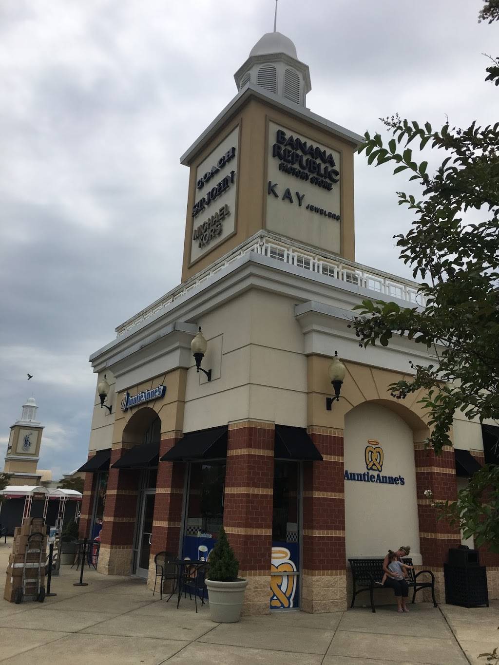 Auntie Annes | bakery | 100 Outlet Center Dr, Queenstown, MD 21658, USA | 4108277717 OR +1 410-827-7717