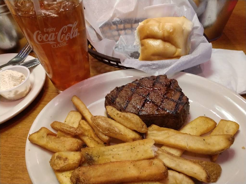 Texas Roadhouse | restaurant | 757 E Lewis and Clark Pkwy, Clarksville, IN 47129, USA | 8122801103 OR +1 812-280-1103