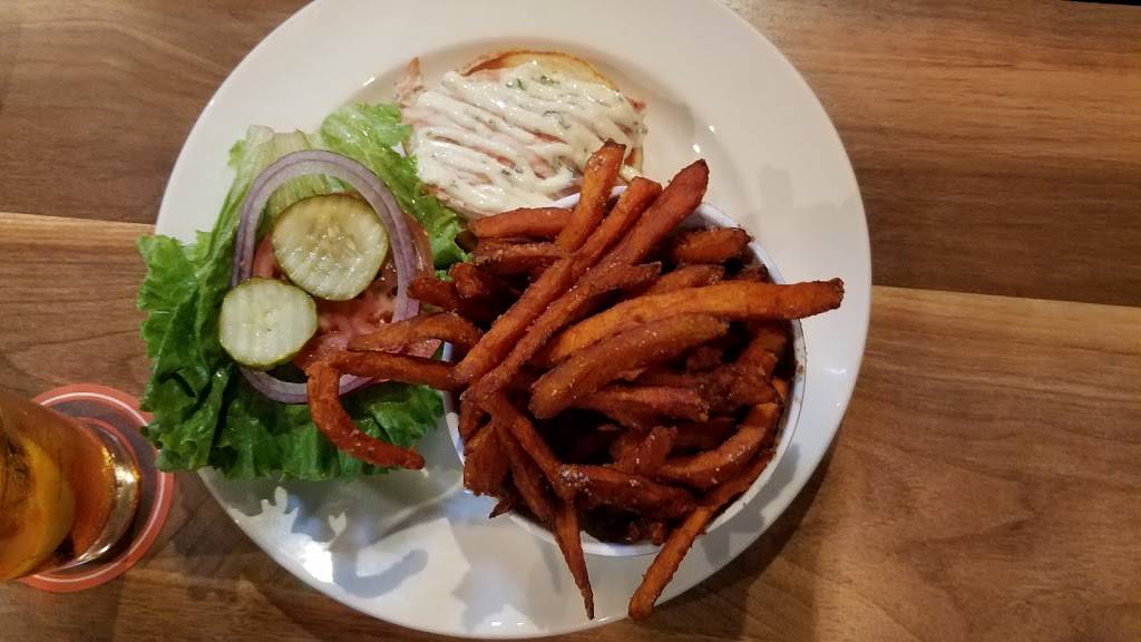 Gilroys Kitchen + Pub + Patio | restaurant | 1238 8th St, West Des Moines, IA 50265, USA | 5158091727 OR +1 515-809-1727