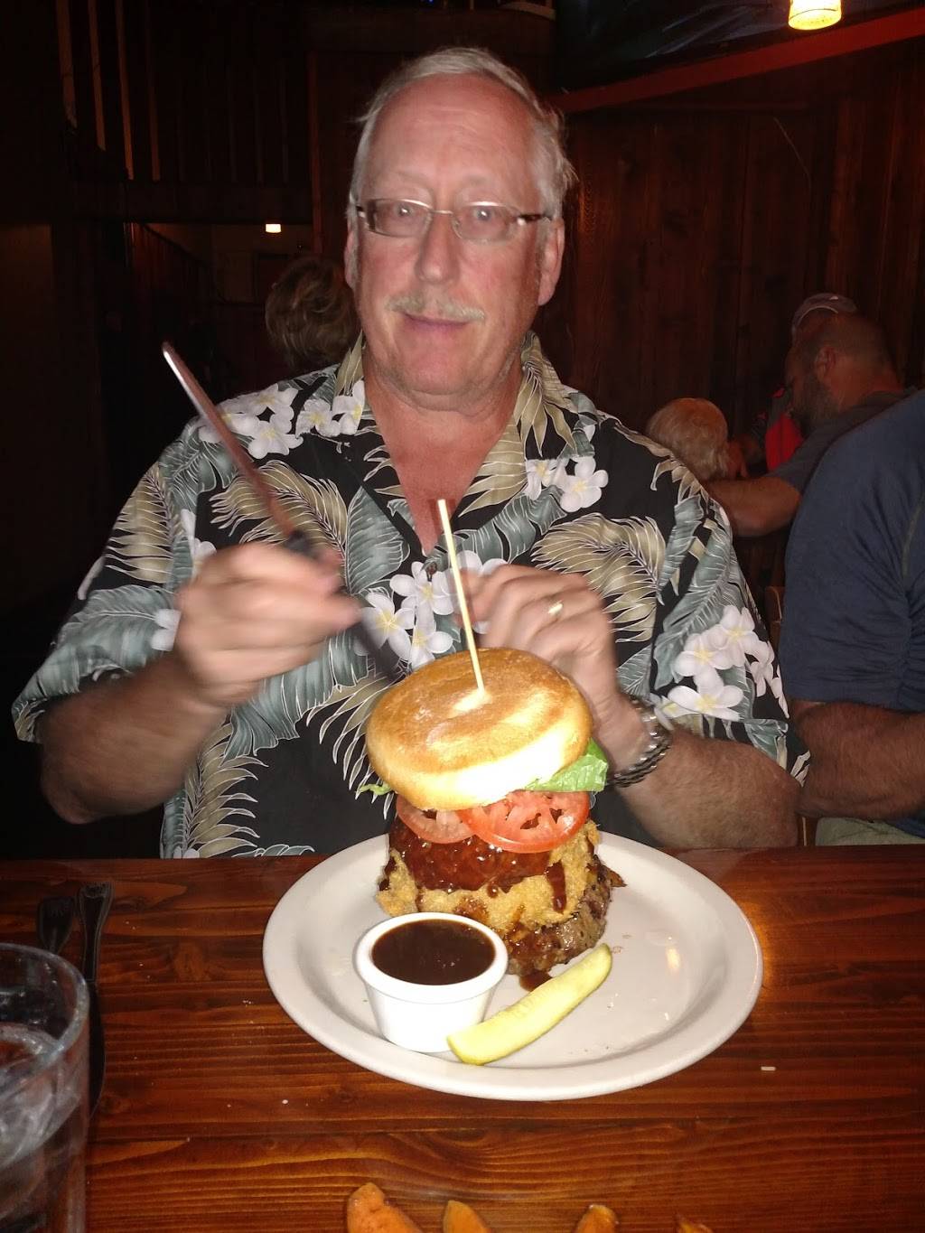 The Rainier Bar & Grill | restaurant | 1623 Cole St, Enumclaw, WA 98022, USA | 3608256363 OR +1 360-825-6363