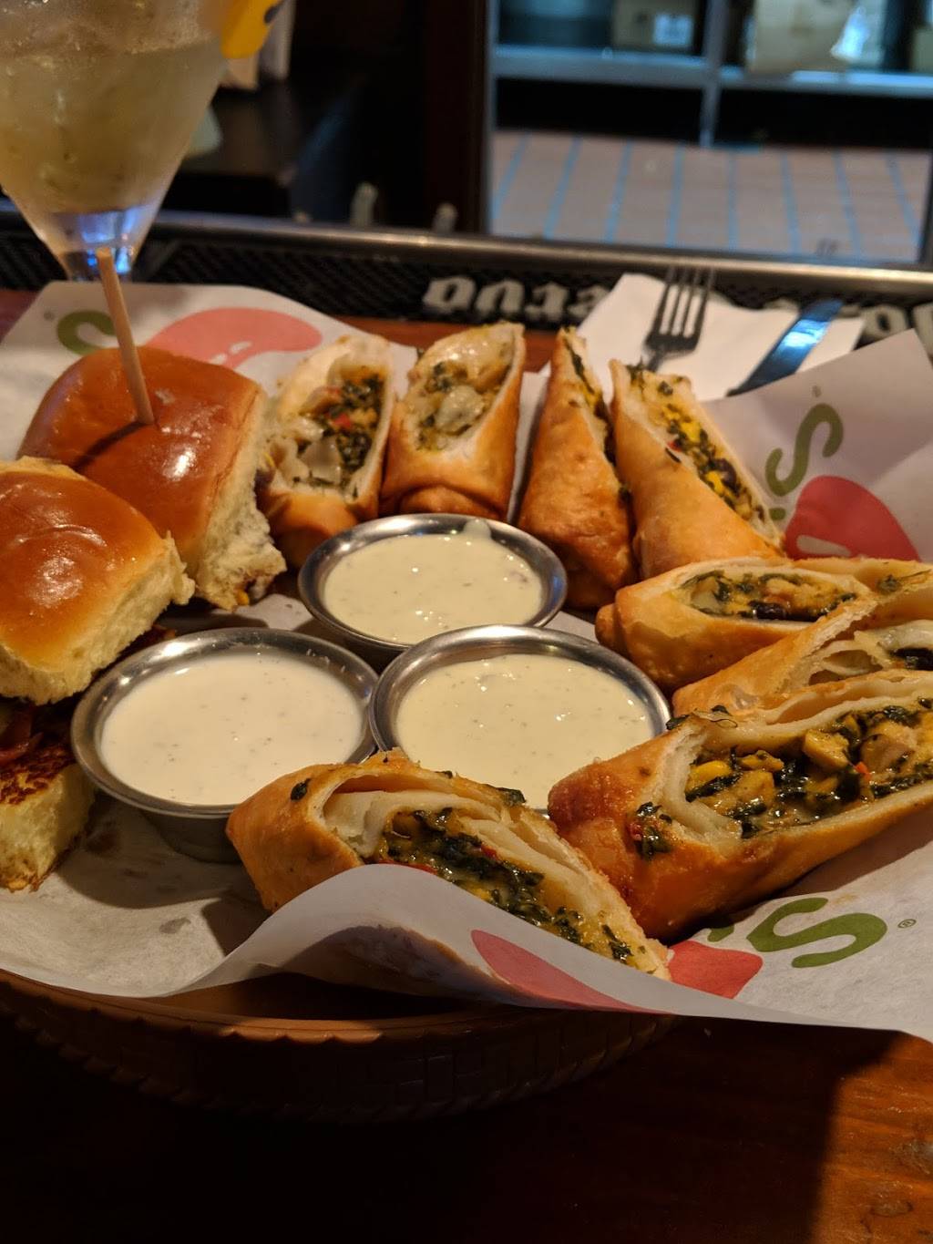 Chilis Grill & Bar | restaurant | 8350 NW Roanridge Rd, Kansas City, MO 64151, USA | 8167414433 OR +1 816-741-4433