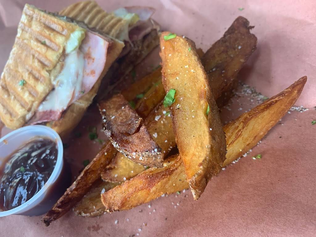 Smokey Cheeks | restaurant | 1815 Mangum Rd, Houston, TX 77092, USA | 8326678871 OR +1 832-667-8871