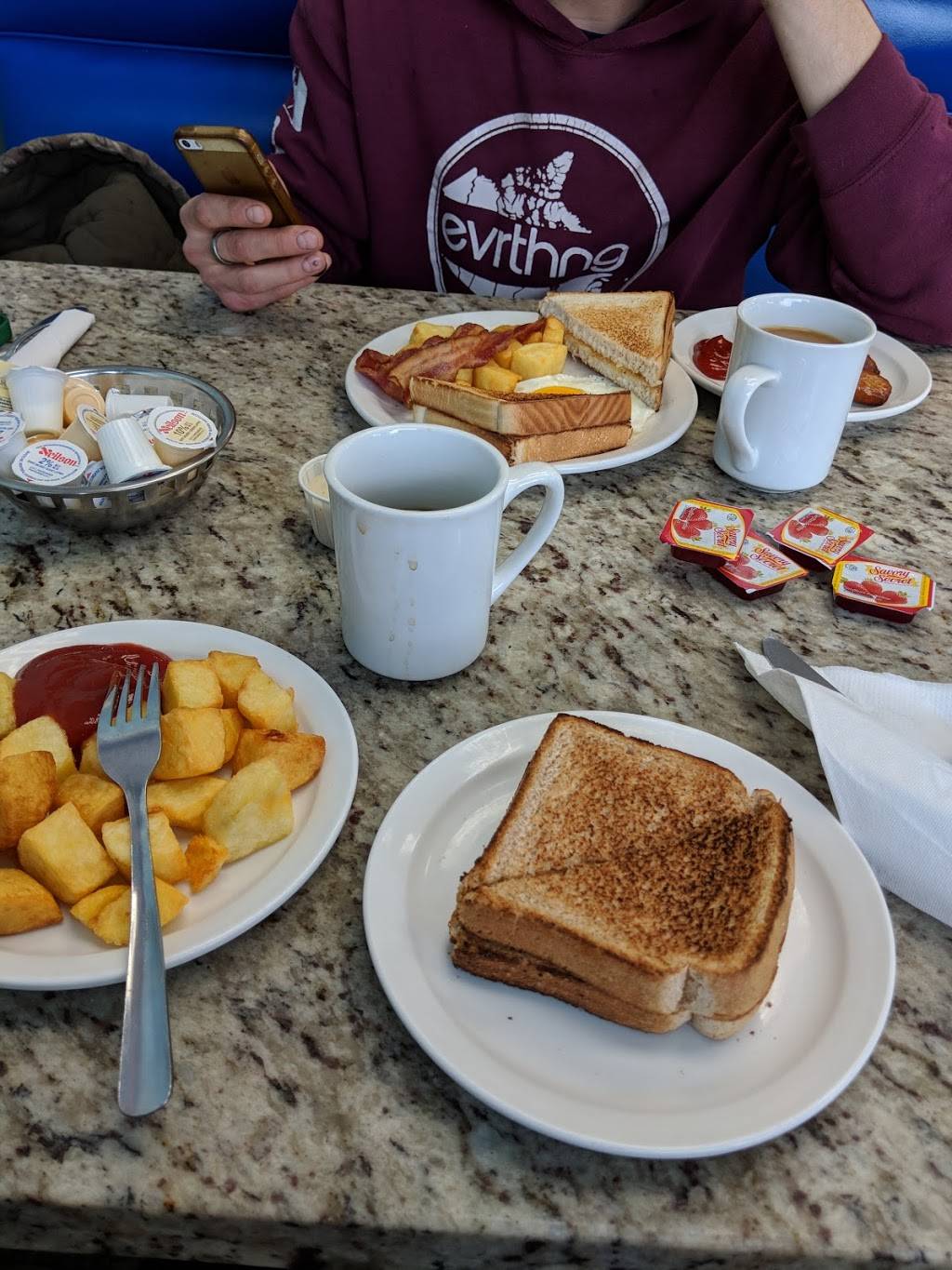 Halibut House Fish & Chips | restaurant | 1070 Simcoe St N, Oshawa, ON L1G 4W4, Canada | 9057431070 OR +1 905-743-1070