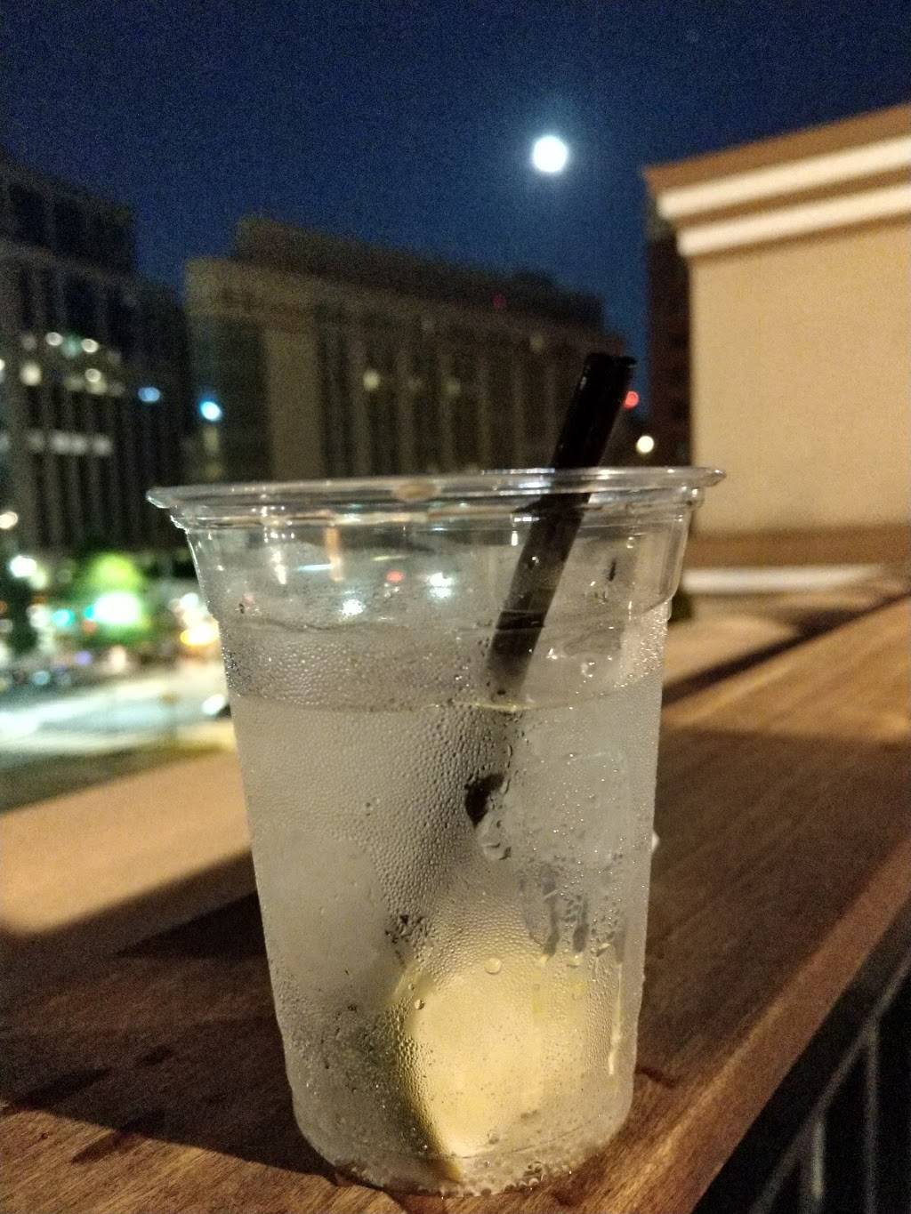 Arlington Rooftop Bar & Grill | restaurant | 2424 Wilson Blvd, Arlington, VA 22201, USA | 7035283030 OR +1 703-528-3030