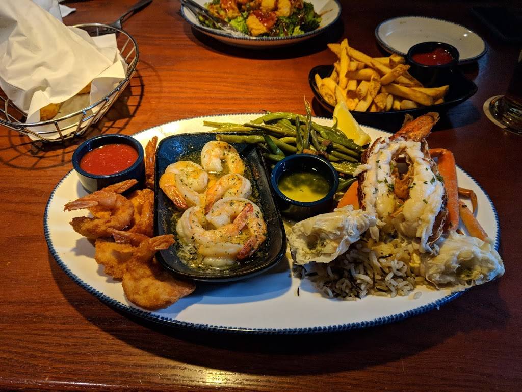 Red Lobster | restaurant | 2617 E 3rd St, Bloomington, IN 47401, USA | 8123329712 OR +1 812-332-9712
