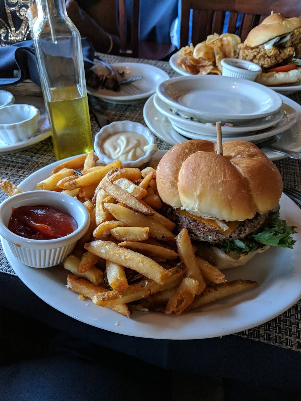 Warrens Spirited Kitchen | restaurant | 14614 E Park St, Burton, OH 44021, USA | 4402738100 OR +1 440-273-8100