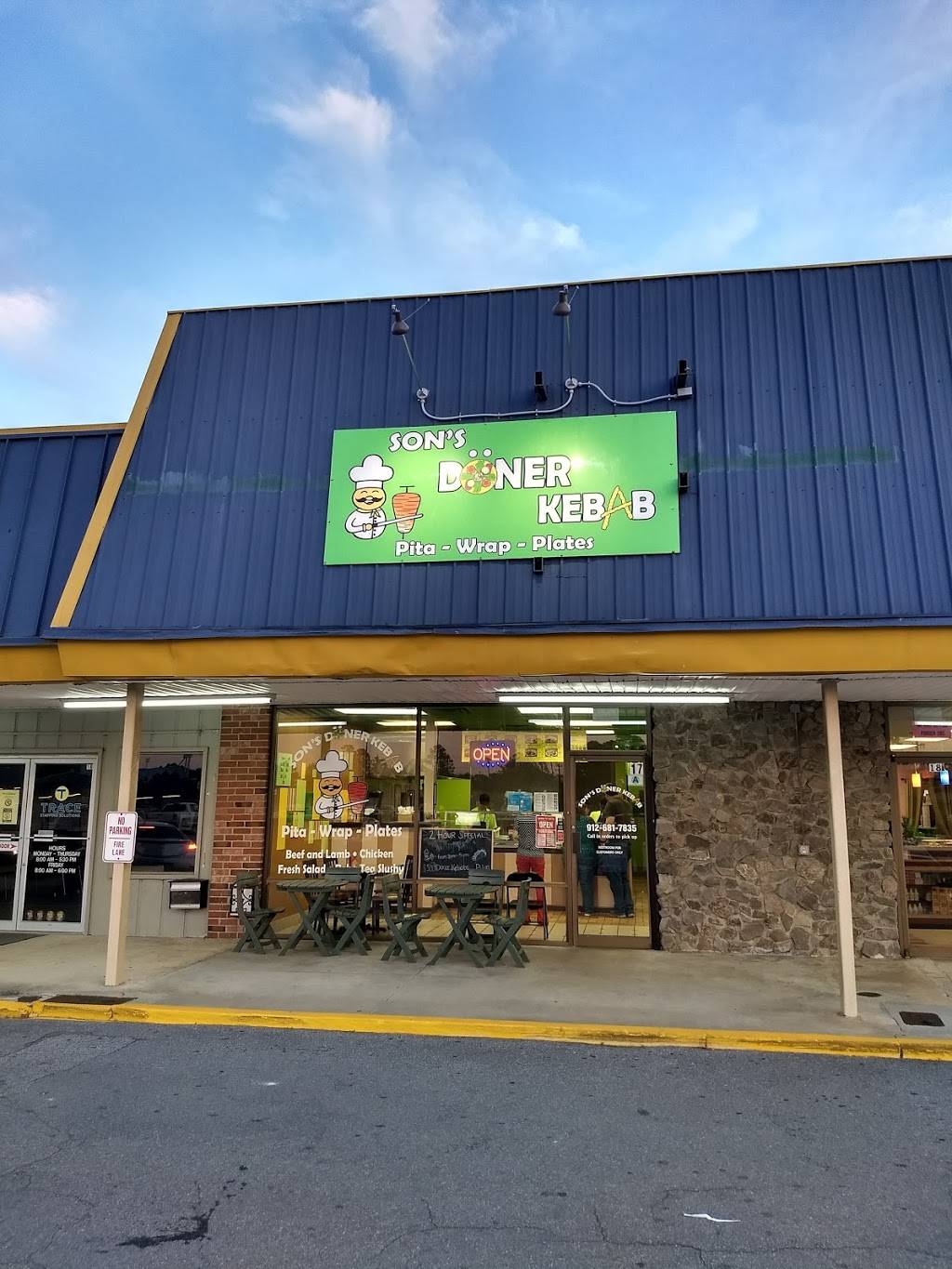 Sons Döner Kebab | restaurant | 17 College Plaza, Statesboro, GA 30458, USA | 9126817835 OR +1 912-681-7835