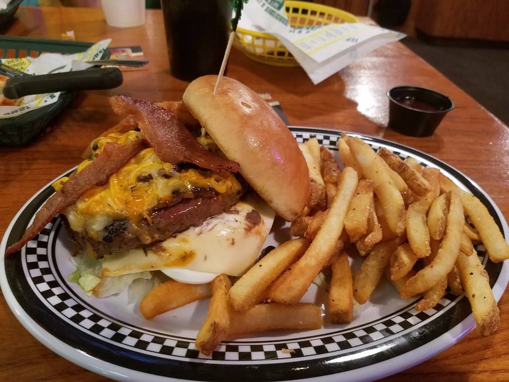 Quaker Steak & Lube | restaurant | 590 Chamber Dr, Milford, OH 45150, USA | 5138315823 OR +1 513-831-5823