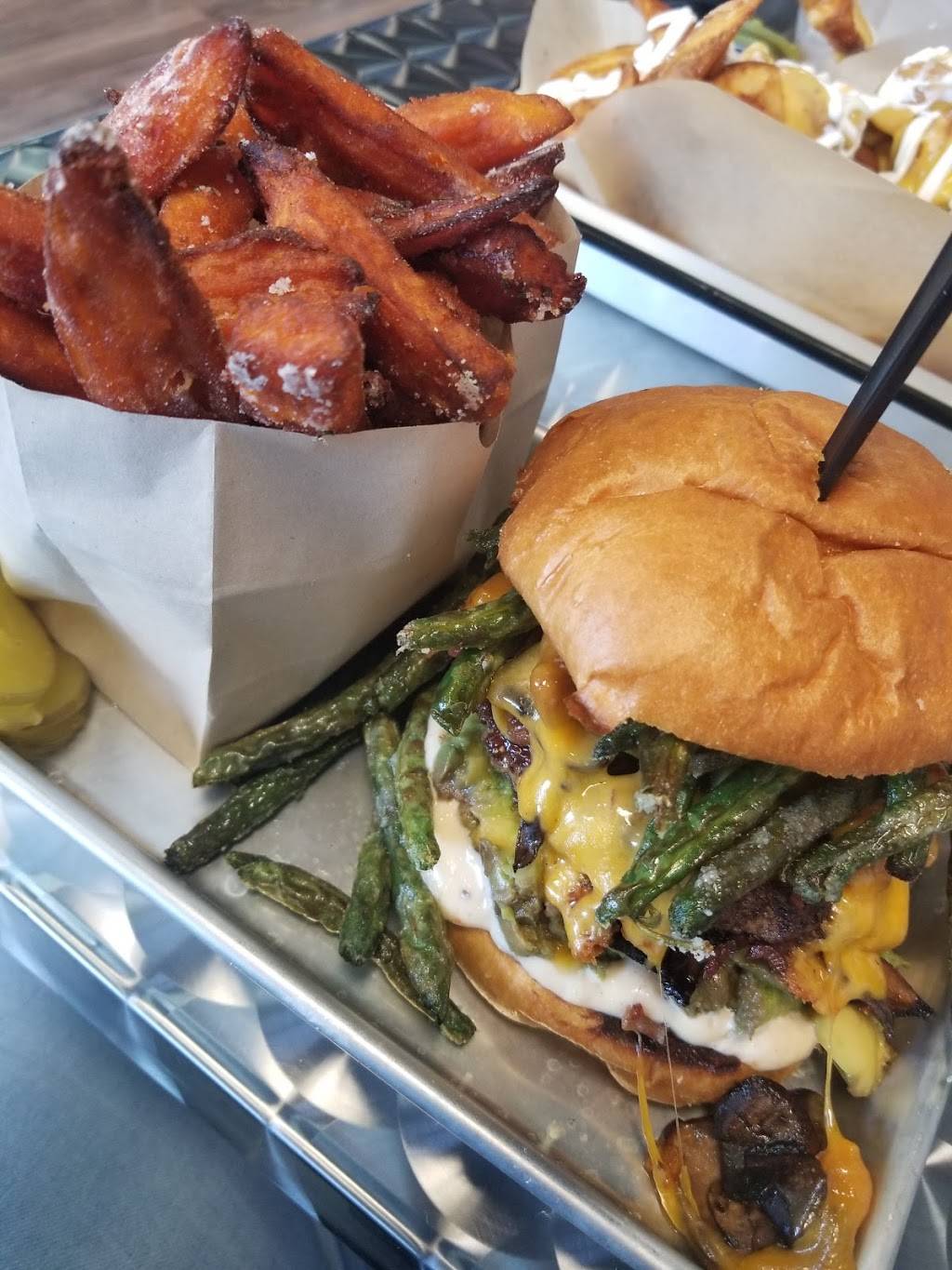 The Dive Burgers and Brews | restaurant | 5050 Rocklin Rd a11, Rocklin, CA 95677, USA | 9168241411 OR +1 916-824-1411