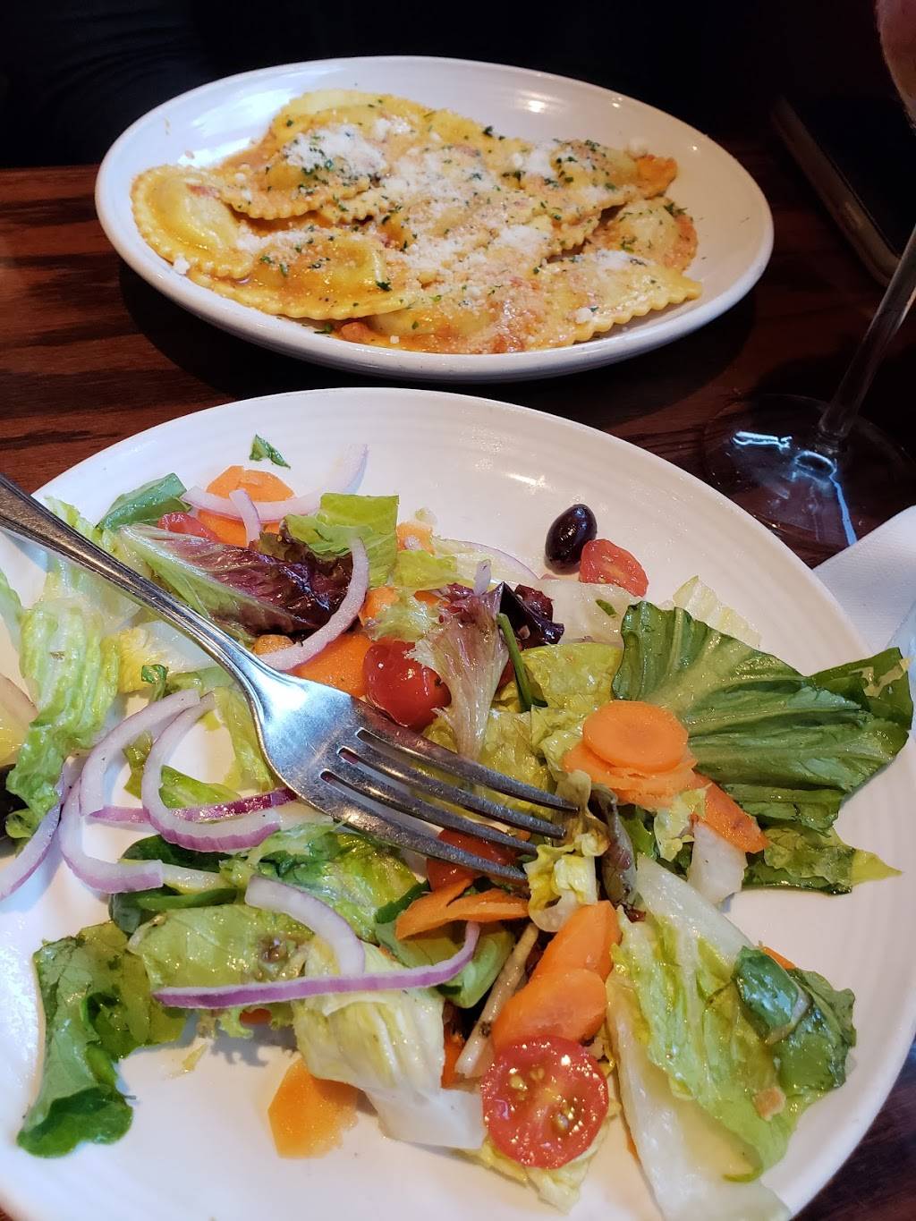 Carrabbas Italian Grill | restaurant | 4430 Long Gate Pkwy, Ellicott City, MD 21043, USA | 4104615200 OR +1 410-461-5200