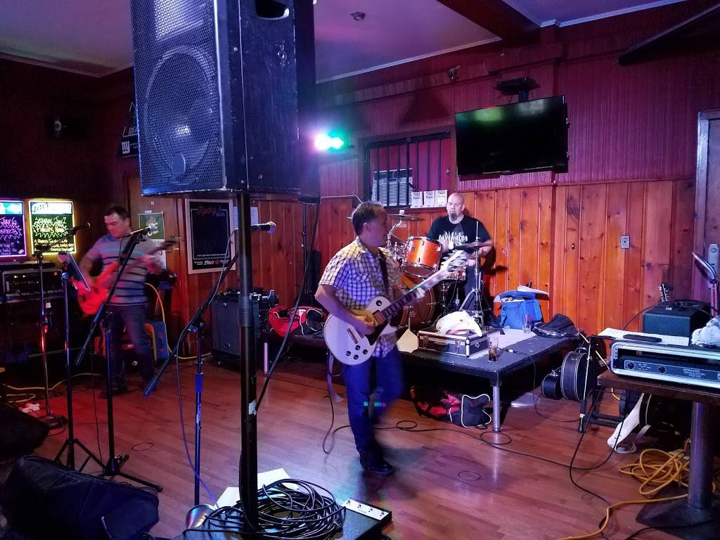Rockys Bar & Grill | restaurant | 710 W Grand Ave, Rahway, NJ 07065, USA | 7325740044 OR +1 732-574-0044