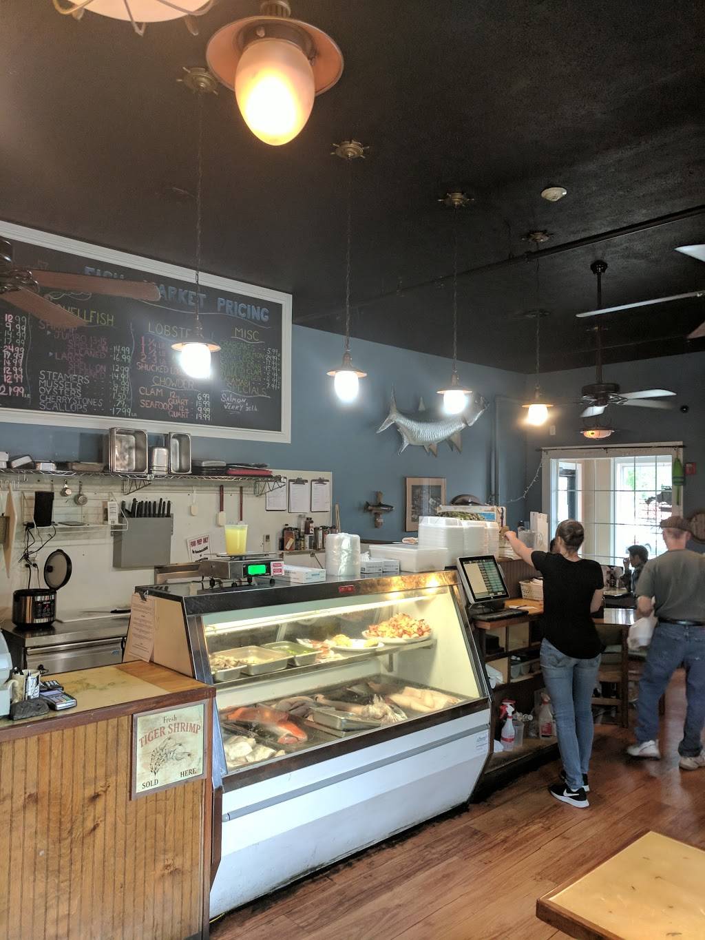 Angler Fish Market & Chowder | restaurant | 1 Village Square, Westminster, MA 01473, USA | 9788742202 OR +1 978-874-2202