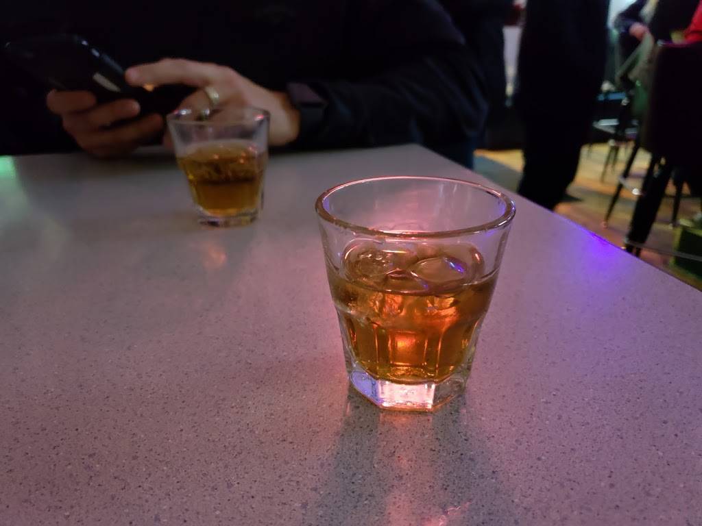 Office Sports Bar & Grill | restaurant | 1919 W Iles Ave, Springfield, IL 62704, USA | 2175460580 OR +1 217-546-0580