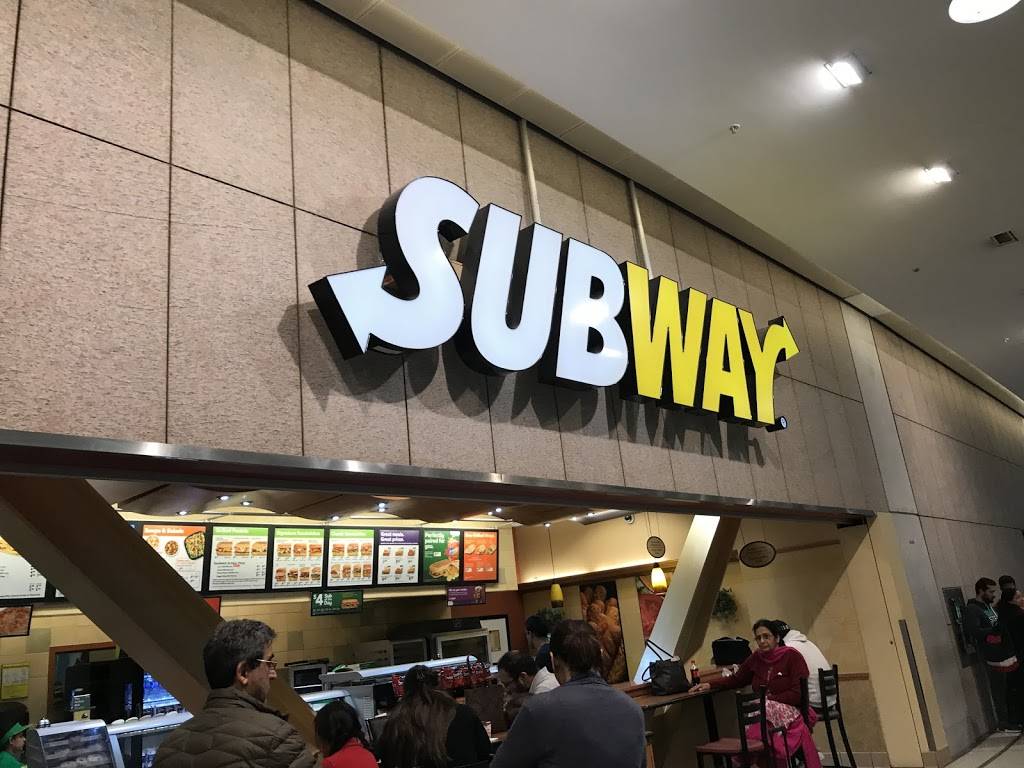 Subway | meal takeaway | 6465 Airport Rd, Mississauga, ON L4V 1R8, Canada | 9052939696 OR +1 905-293-9696