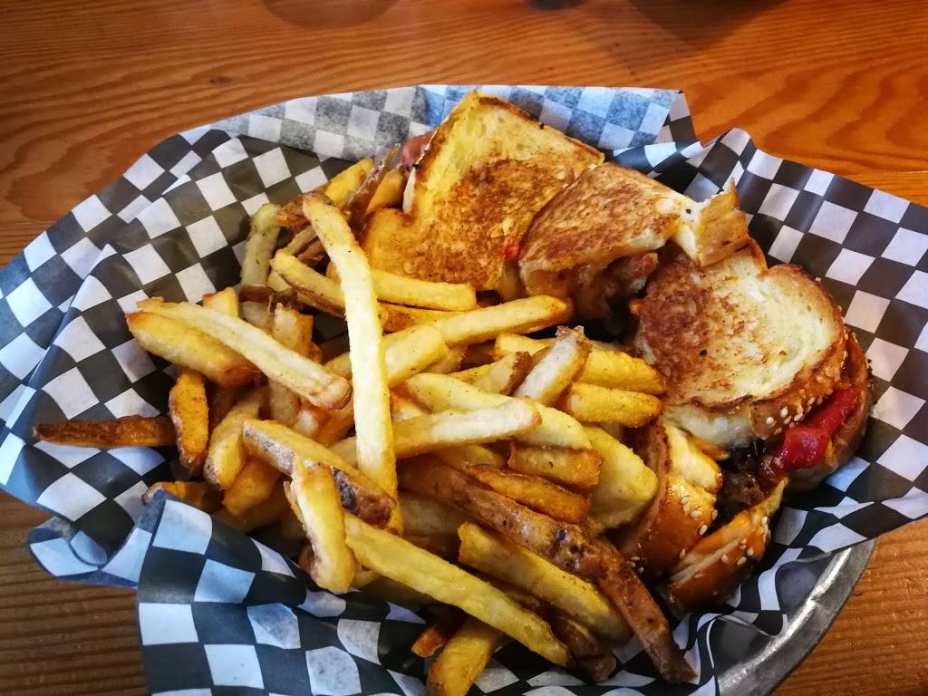 Hogtown Smoke | restaurant | 1959 Queen St E, Toronto, ON M4L 1H7, Canada | 4166919009 OR +1 416-691-9009