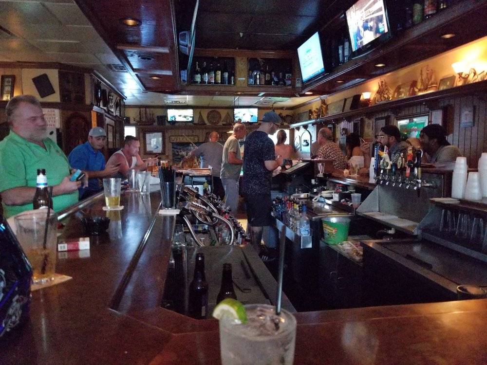 Ocean Mist Pub & Bar | restaurant | 210 Commercial Blvd, Lauderdale-By-The-Sea, FL 33308, USA | 9549385234 OR +1 954-938-5234