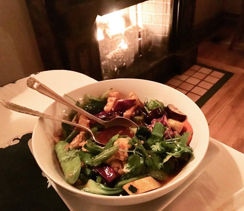 Khun Pics Bahn Thai | restaurant | 3429 SE Belmont St, Portland, OR 97214, USA | 5032351610 OR +1 503-235-1610