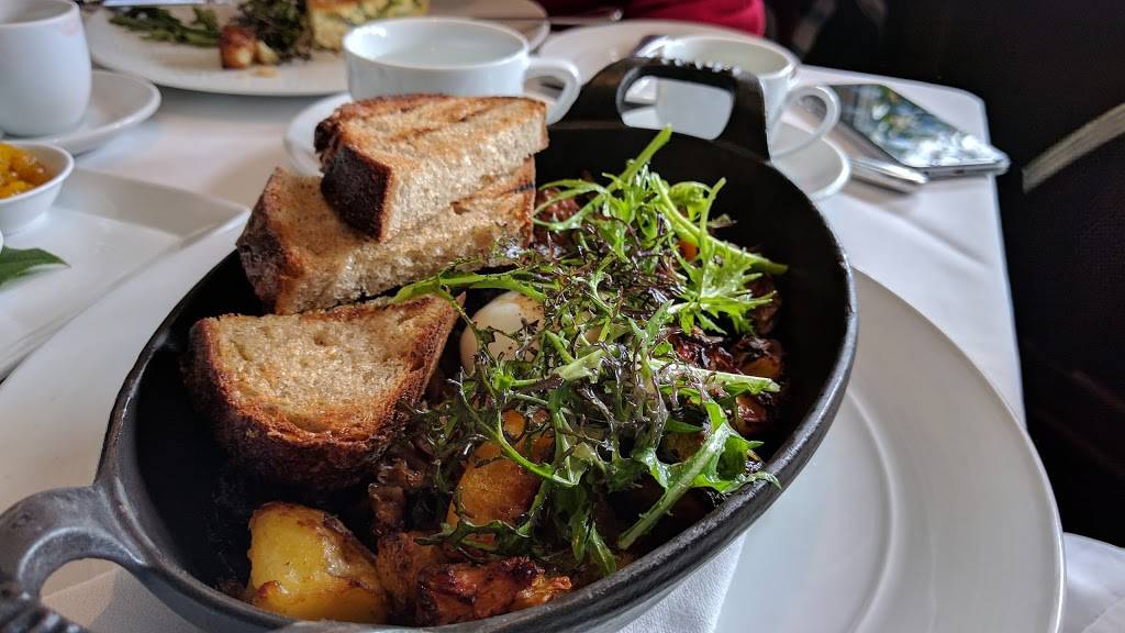 The Village Pub | restaurant | 2967 Woodside Rd, Woodside, CA 94062, USA | 6508519888 OR +1 650-851-9888