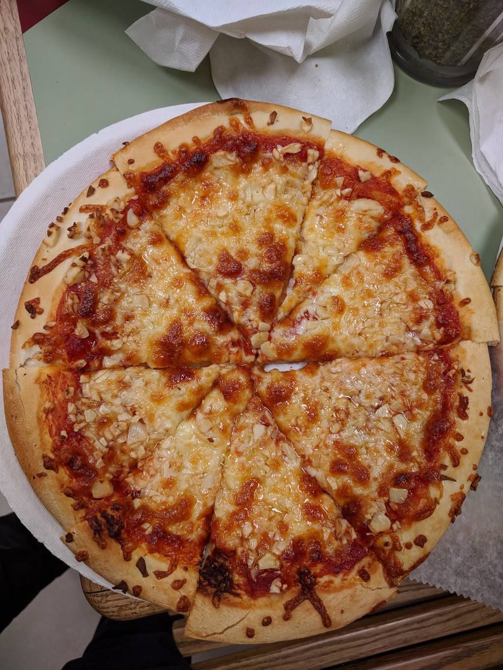 Singas Famous Pizza | meal takeaway | 464 S Broadway, Hicksville, NY 11801, USA | 5169339033 OR +1 516-933-9033