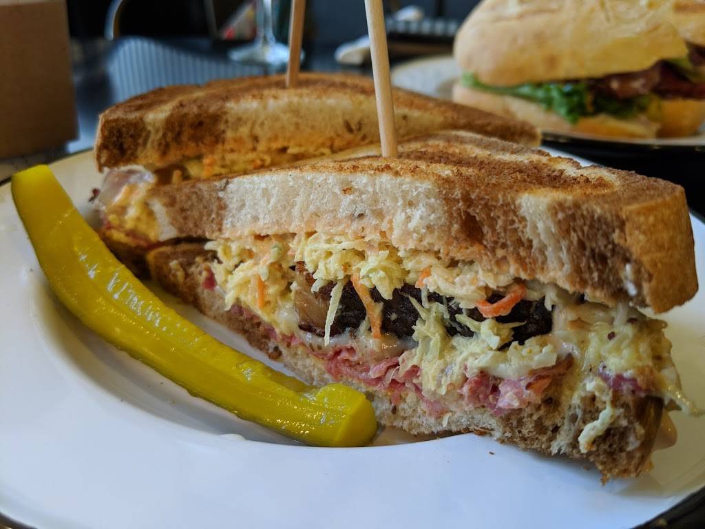 Kennys | restaurant | 1251 Market St, Chattanooga, TN 37402, USA | 4234985888 OR +1 423-498-5888