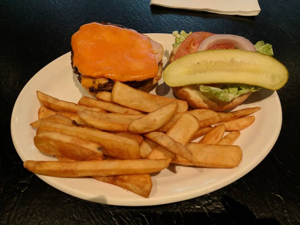 Tom & Jerrys Bistro | restaurant | 17335 Yonge St, Newmarket, ON L3Y 8Z2, Canada | 9058532345 OR +1 905-853-2345