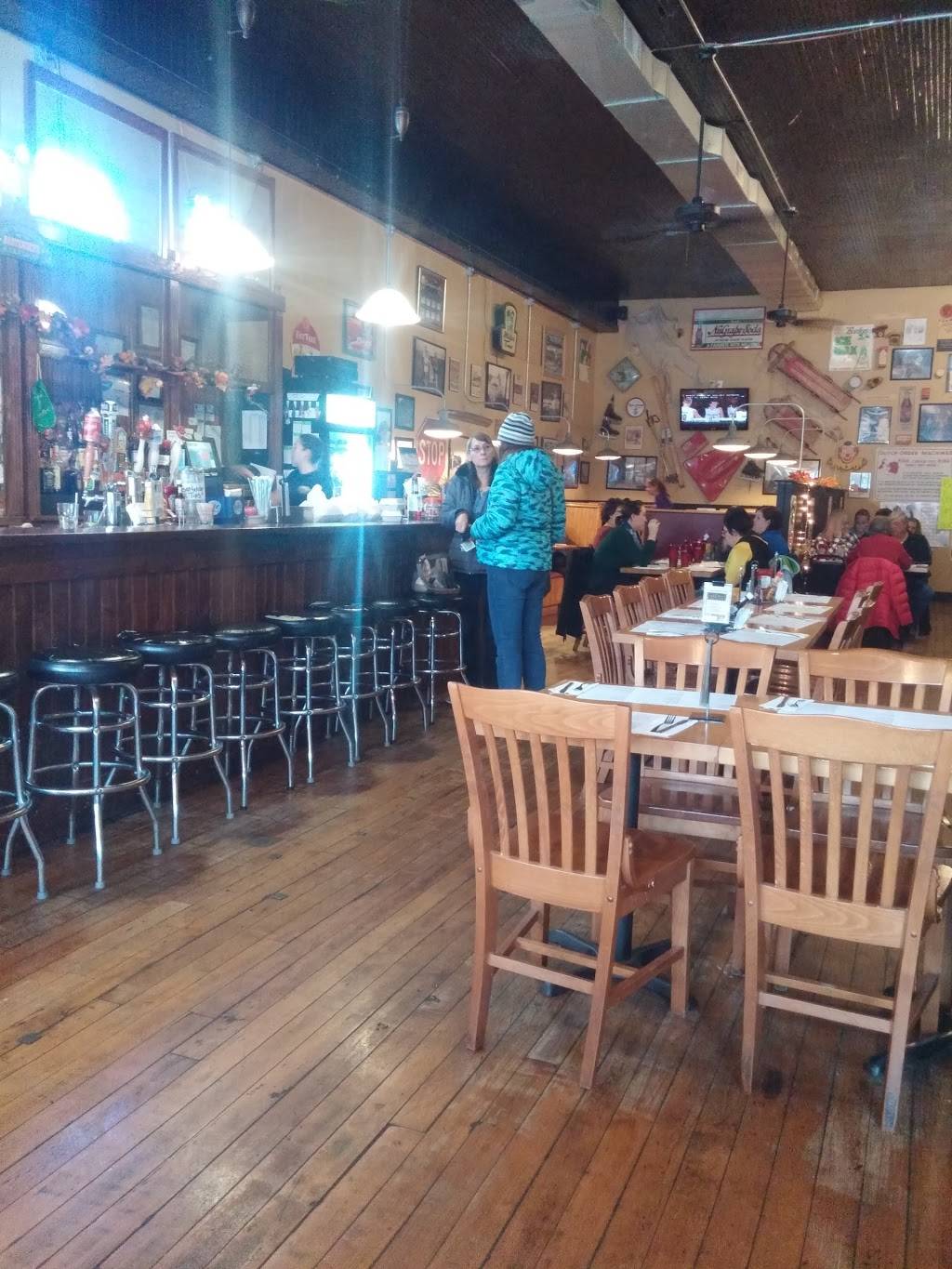 Teluwut Grille House & Pub | restaurant | 104 N Elm St, Cresco, IA 52136, USA | 5635473300 OR +1 563-547-3300