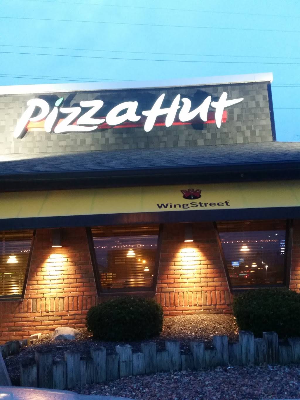 Pizza Hut | restaurant | 1001 E Broad St, Elyria, OH 44035, USA | 4403666630 OR +1 440-366-6630
